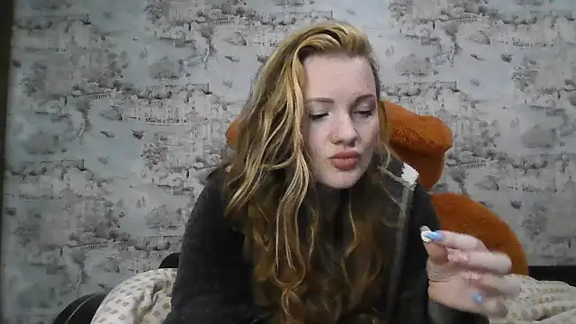 Snapshot of Eveline_May chatting on October 12, 6:43 pm Eveline May online show from October 12, 6:43 pm