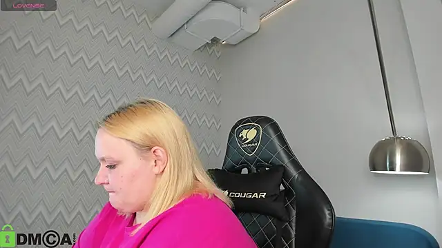 Snapshot of Amy_Hall chatting on September 12, 1:17 am Amy Hall online show from September 12, 1:17 am