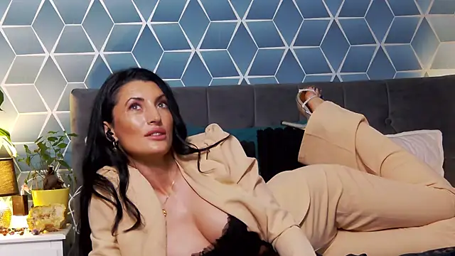 zoeylarkens online show from November 28, 9:51 pm