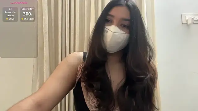 Snapshot of oviyakalra chatting on October 18, 3:42 am oviyakalra online show from October 18, 3:42 am