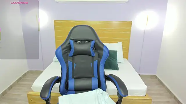 dulce victoriaa  online show from April 28, 3:43 am