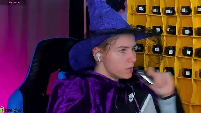 Jean Wilsons online show from February 19, 1:21 pm