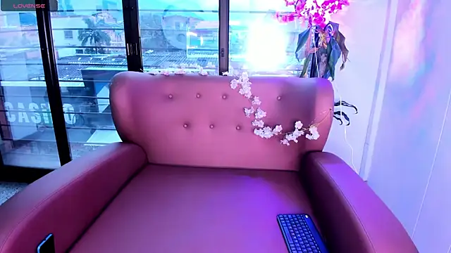 Mitsu Kawii online show from November 20, 9:05 pm