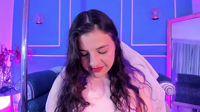 TaraTaylorr online show from December 19, 2:48 am