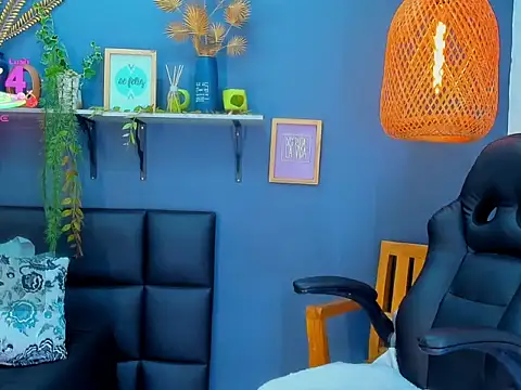 yessila parker online show from February 3, 10:20 am