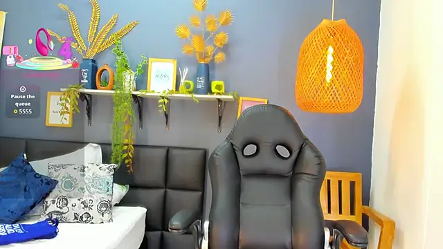 yessila parker online show from February 9, 10:17 am