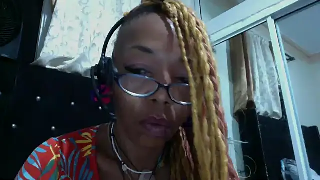 Ladyzee25 online show from October 23, 2:28 am