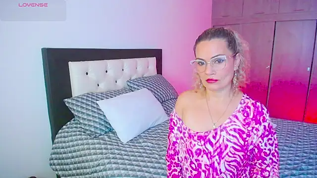 CarolinneFiotti online show from September 27, 1:18 pm