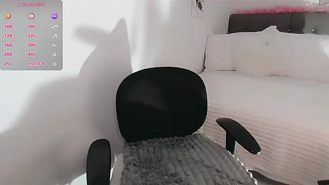 luna lgomez  online show from September 13, 1:41 pm