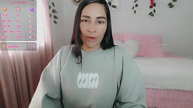 luna lgomez  online show from October 31, 2:10 pm