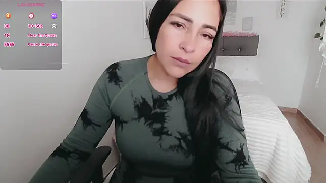 luna lgomez  online show from September 17, 2:26 pm