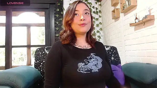 LiraSonnett online show from October 22, 9:09 pm