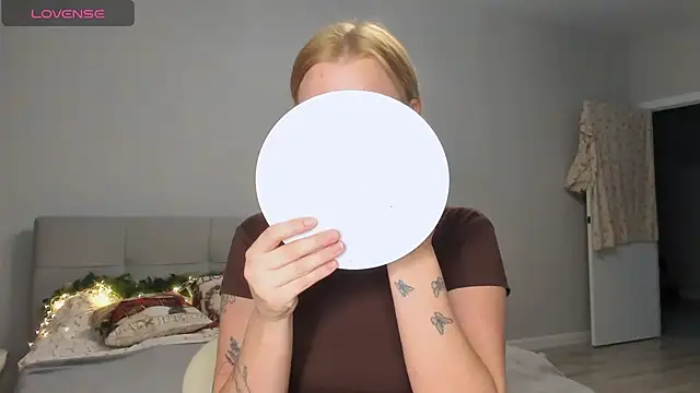 dinky  emily online show from December 14, 4:57 pm