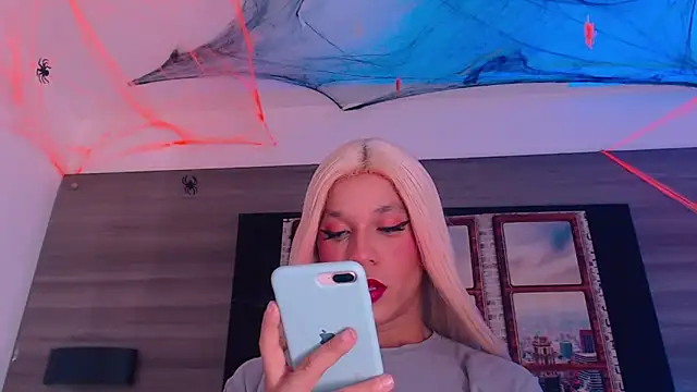 Snapshot of SashaNova chatting on October 15, 5:54 am SashaNova online show from October 15, 5:54 am