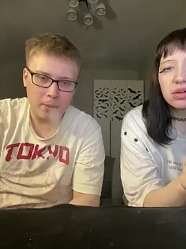 JayMollyy online show from June 1, 8:10 pm