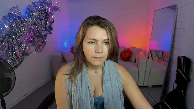 Snapshot of NicoleHitman chatting on October 2, 9:25 am NicoleHitman online show from October 2, 9:25 am