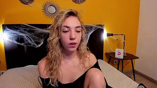 Snapshot of Jessie_Curlyy chatting on October 19, 2:46 am Jessie Curlyy online show from October 19, 2:46 am