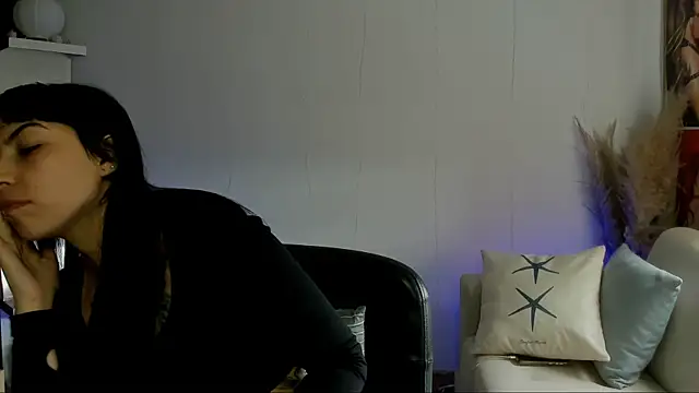 Saraa Desiree online show from September 10, 3:01 pm