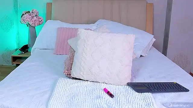 isabella winkler online show from October 25, 6:04 pm