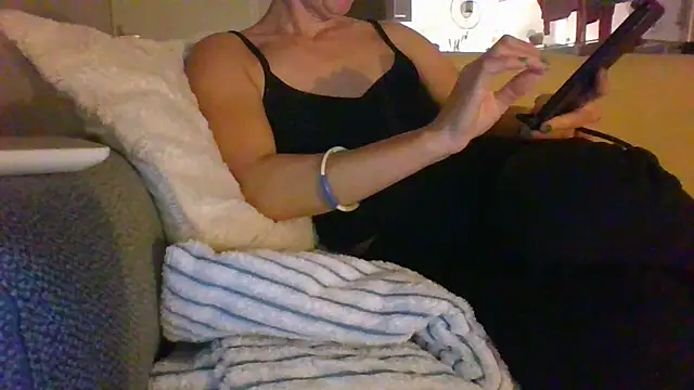 Valentinette online show from November 27, 9:50 pm