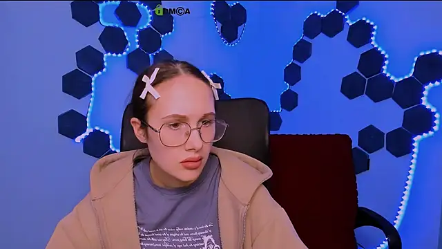 mona cloud online show from December 20, 10:14 pm