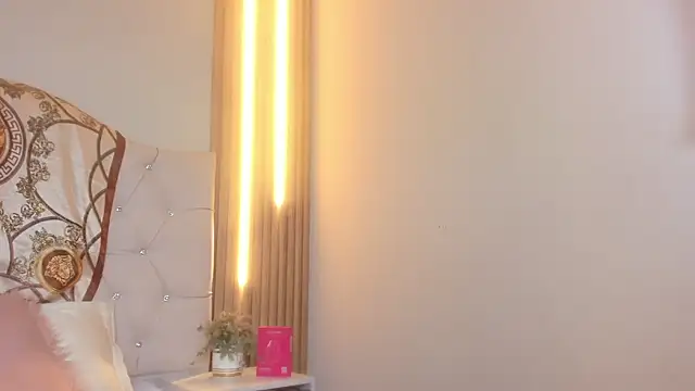 Alexa Bravva online show from April 3, 3:26 am