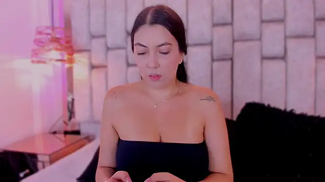 MaddyCrofft online show from March 30, 11:10 am