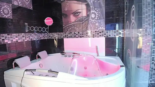 Small Hot19 online show from October 8, 11:25 am