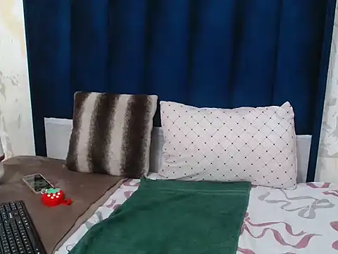 BondiBitch online show from December 16, 11:05 am