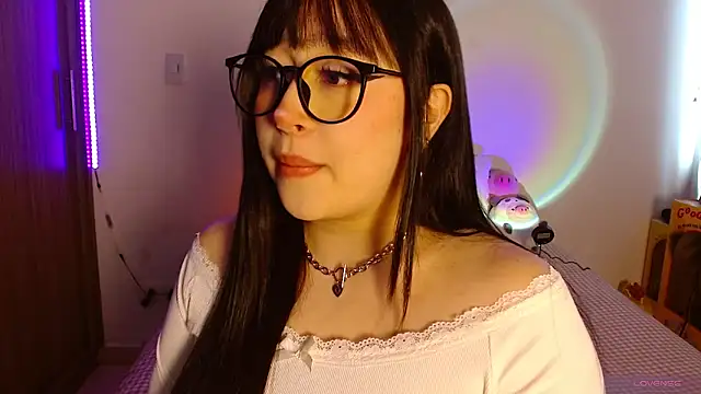 Oliviargf online show from April 20, 12:30 pm