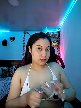 esmeralda jadees online show from April 18, 8:09 pm