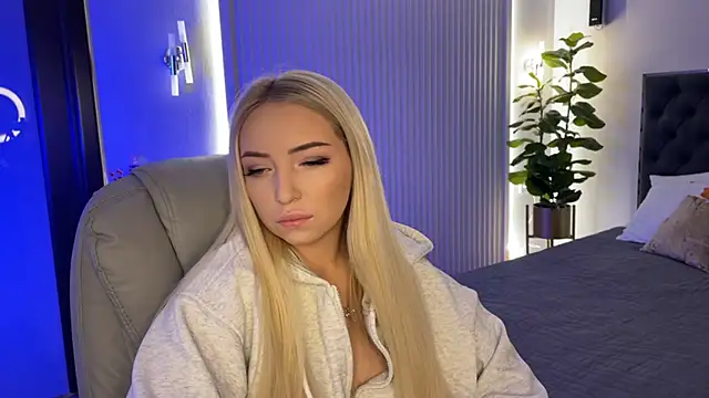 OhMyEmma online show from November 3, 1:31 am