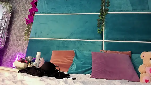 SunnyGlow online show from November 4, 5:45 am