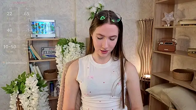 Snapshot of Kira_mindnes chatting on September 18, 6:12 am Kira mindnes online show from September 18, 6:12 am