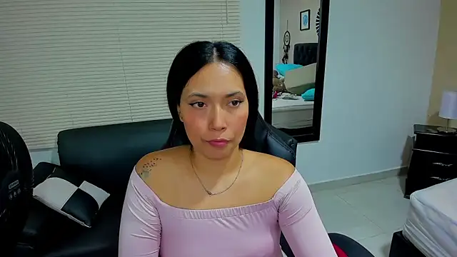  LiilyWong online show from November 12, 6:11 am