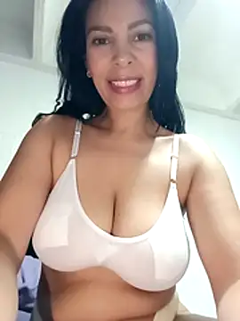 DaphneRosses online show from March 16, 2:10 pm