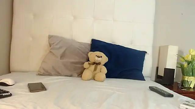 willow smitt online show from October 24, 1:07 pm