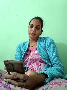 Hotty-Nidhi online show from December 3, 10:28 am