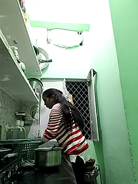 Hotty-Nidhi online show from December 4, 1:57 pm