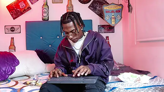 lili roussi online show from December 4, 1:19 am