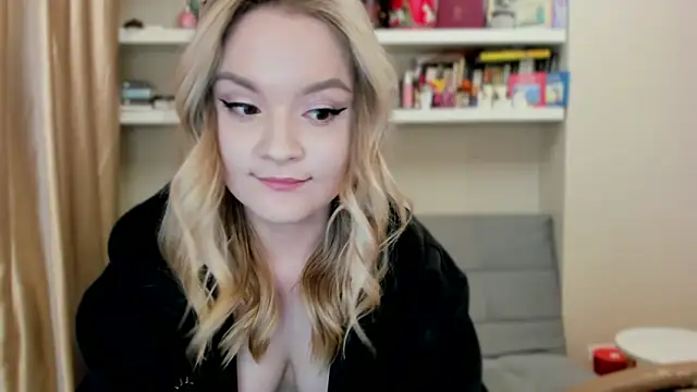 Kara Smith  online show from March 12, 11:51 pm