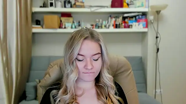 Kara Smith  online show from November 14, 1:38 am