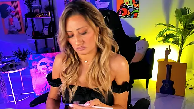 Snapshot of SarahAlluring chatting on October 16, 12:52 pm SarahAlluring online show from October 16, 12:52 pm