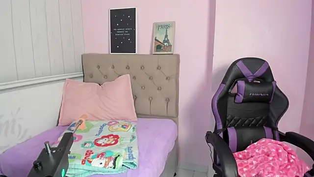 Tania Duque online show from October 10, 2:11 pm