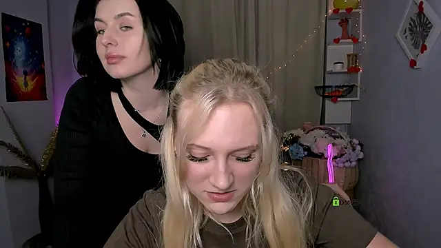 madam uliis online show from February 24, 6:17 pm