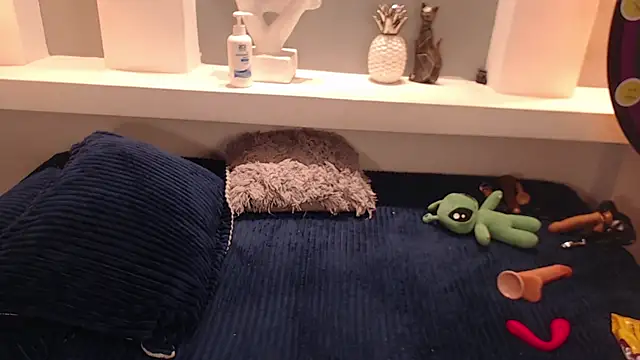 milu w4llace online show from November 15, 1:39 am