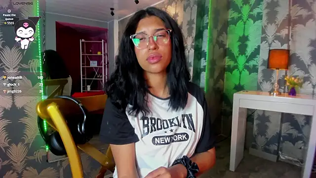 Karin Ks online show from February 5, 7:00 am