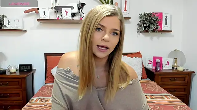 HaleyReedme online show from October 3, 7:57 am