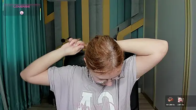 AngelinaLow online show from December 18, 12:21 pm