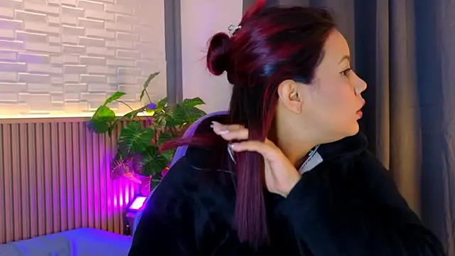 TiffanyWalk online show from November 13, 10:58 am